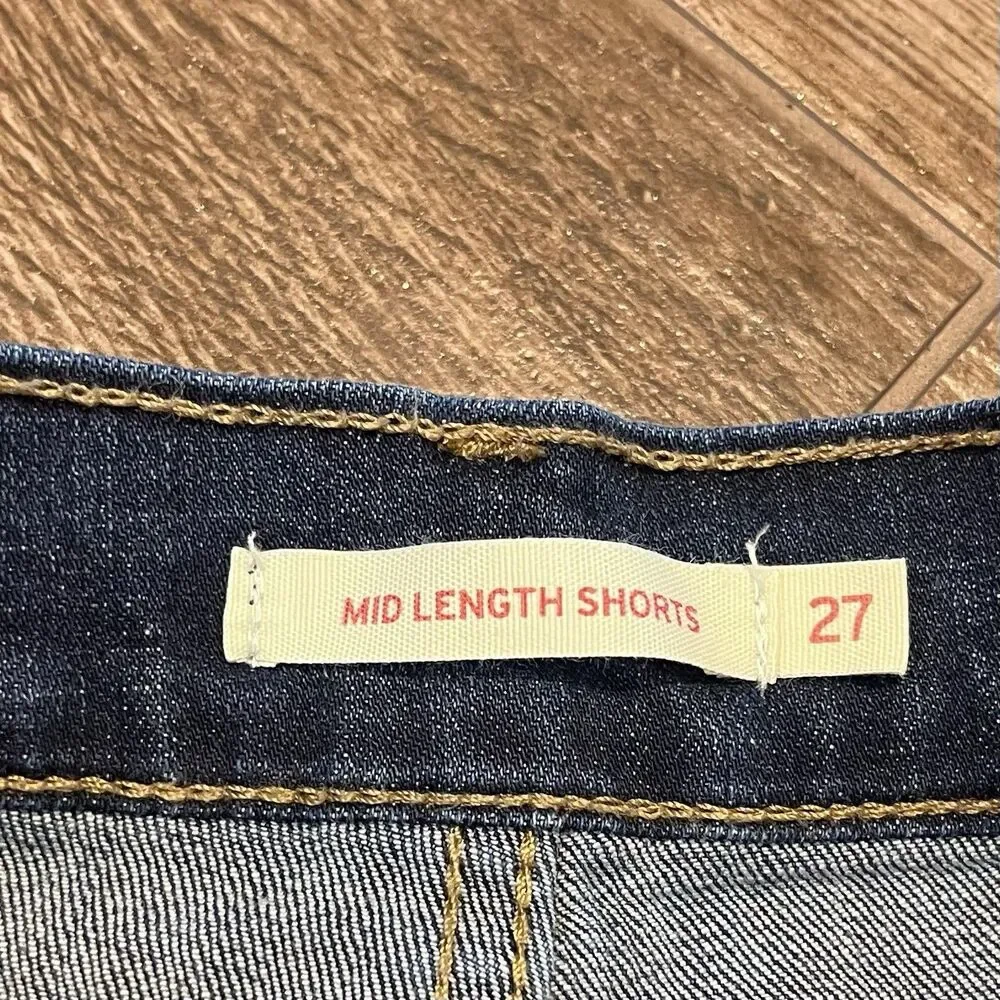 Levi's Mid-Length Shorts Women Size 27 Blue Medium Wash Mid-Rise Cuffed Denim - Picture 5 of 9